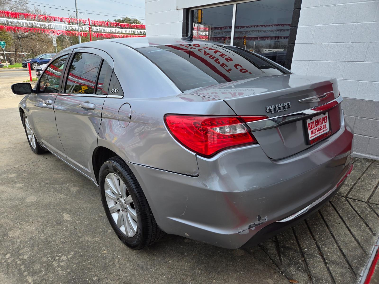 2013 SILVER /Gray Chrysler 200 Touring (1C3CCBBB1DN) with an 2.4L L4 DOHC 16V engine, 6-Speed Automatic transmission, located at 503 West Court, Seguin, TX, 78155, (830) 379-3373, 29.568621, -97.969803 - 2013 Chrysler 200 Touring with a 2.4L L4 DOHC 16V, Automatic, Tilt, Cruise, AM/FM/CD/AUX Stereo, Power Windows, Locks, Seat and Side Mirrors, Tinted Windows, Alloy Wheels, Universal Garage Opener, Rear Defroster and more!! - Photo #3